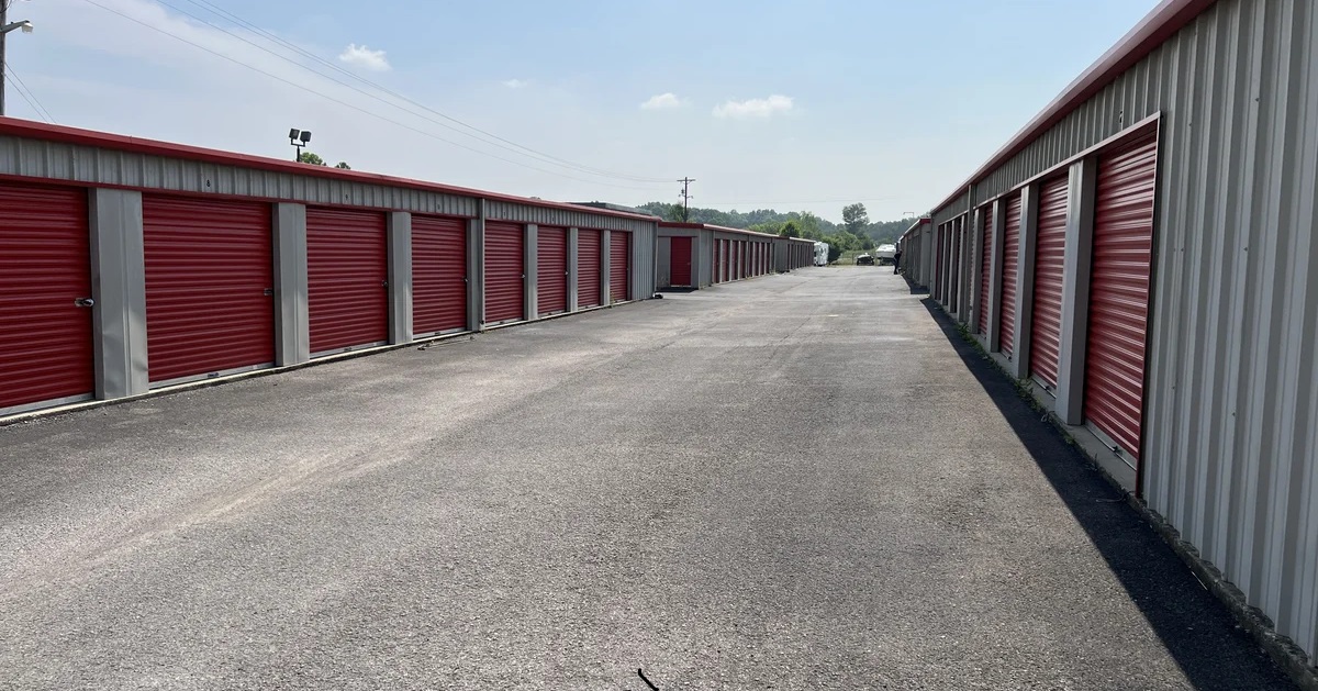 Garage or Self Storage: The Benefits of Nolensville Storage