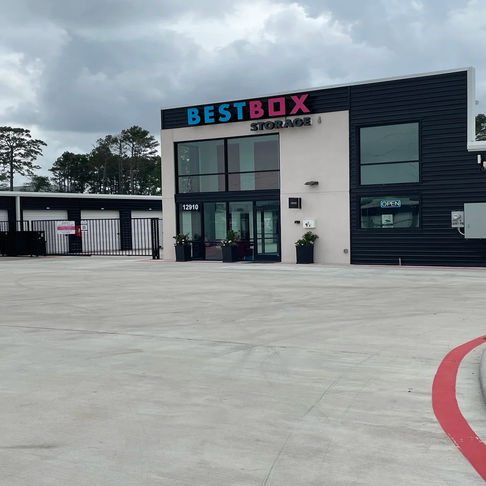 4 Benefits of Vehicle Storage in Houston, TX