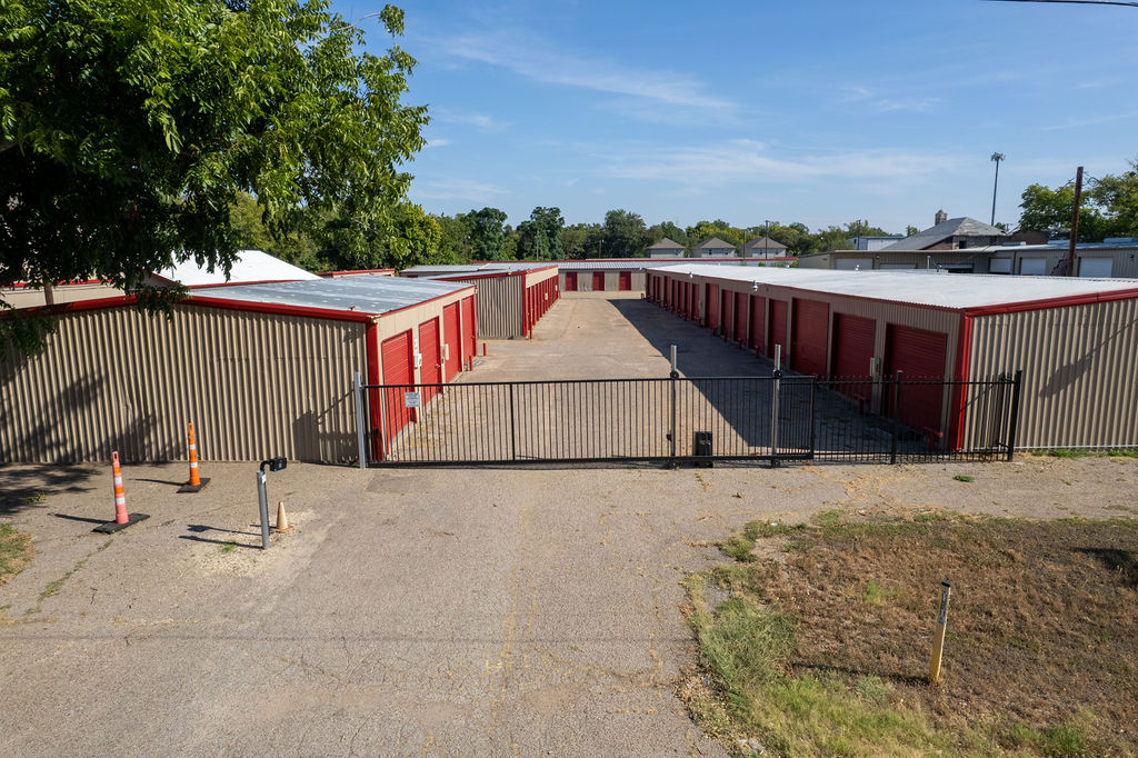 secure self storage units cleburne