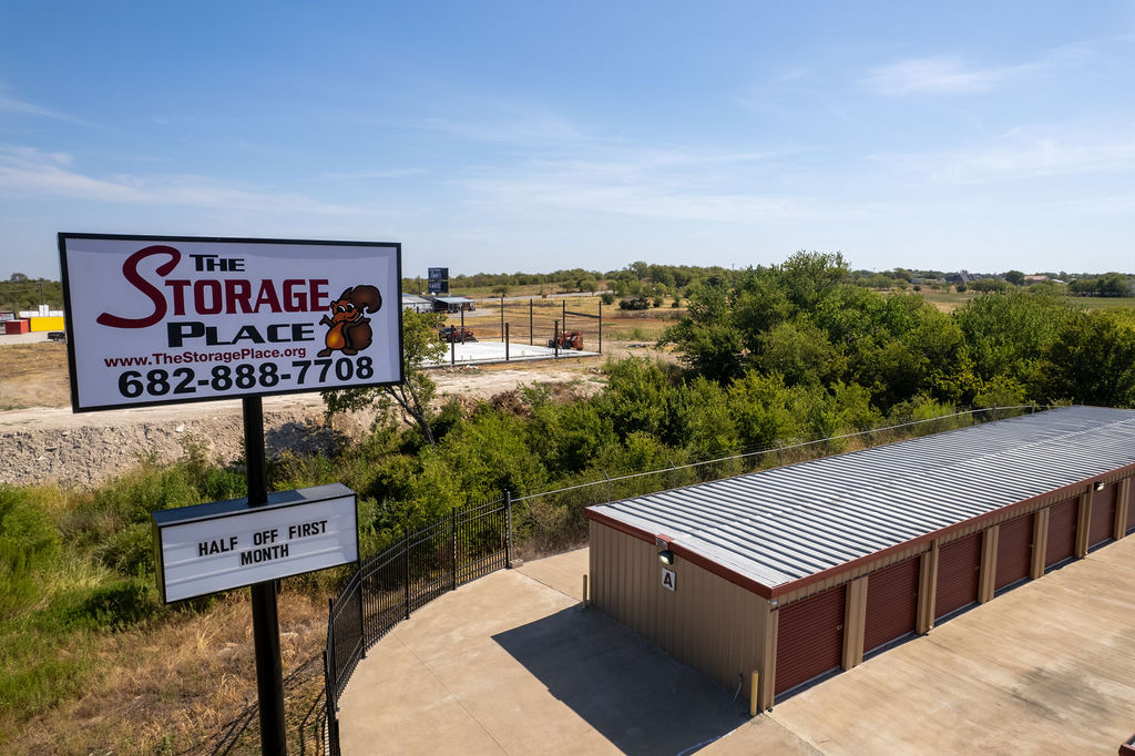 the storage place self storage units