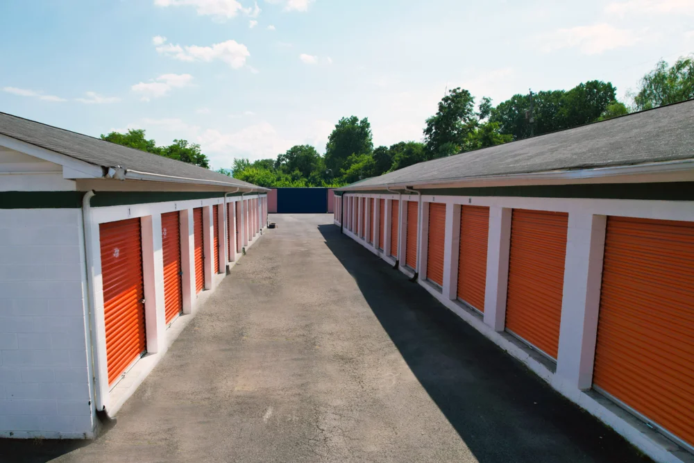 Drive up self storage lafollette