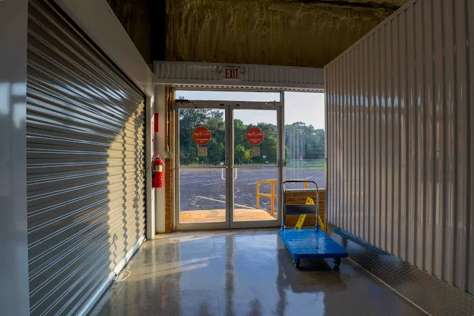 storage units near magee