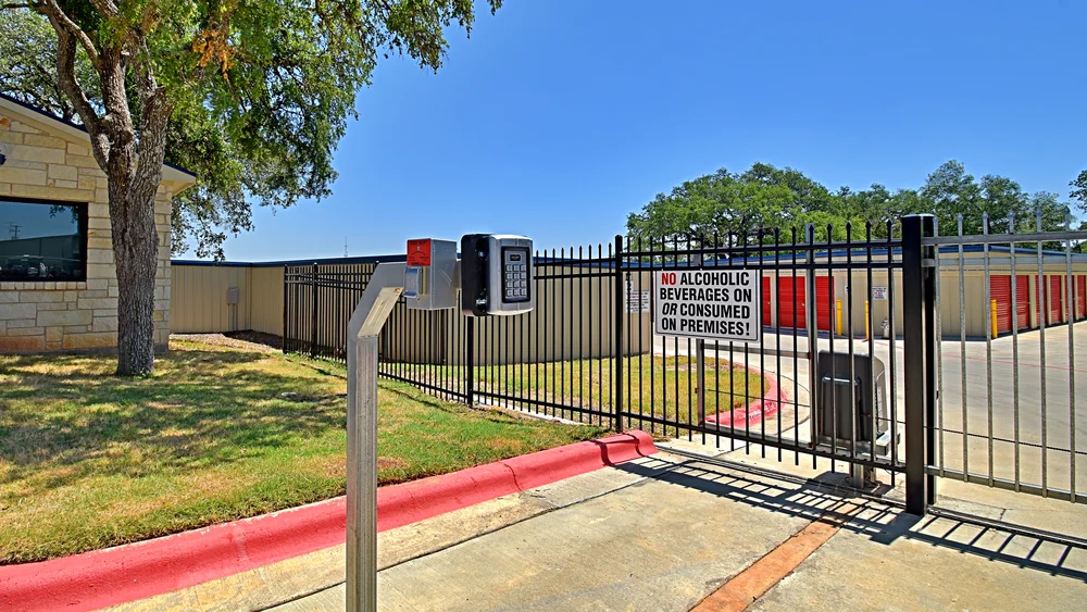 secure self storage units manchaca