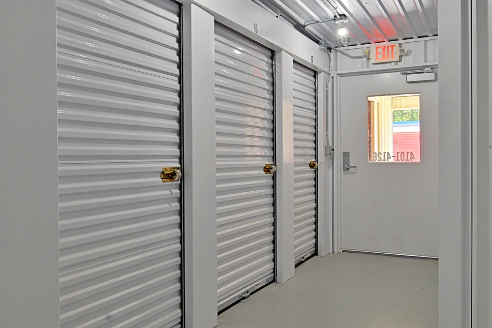 secure storage units circle drive