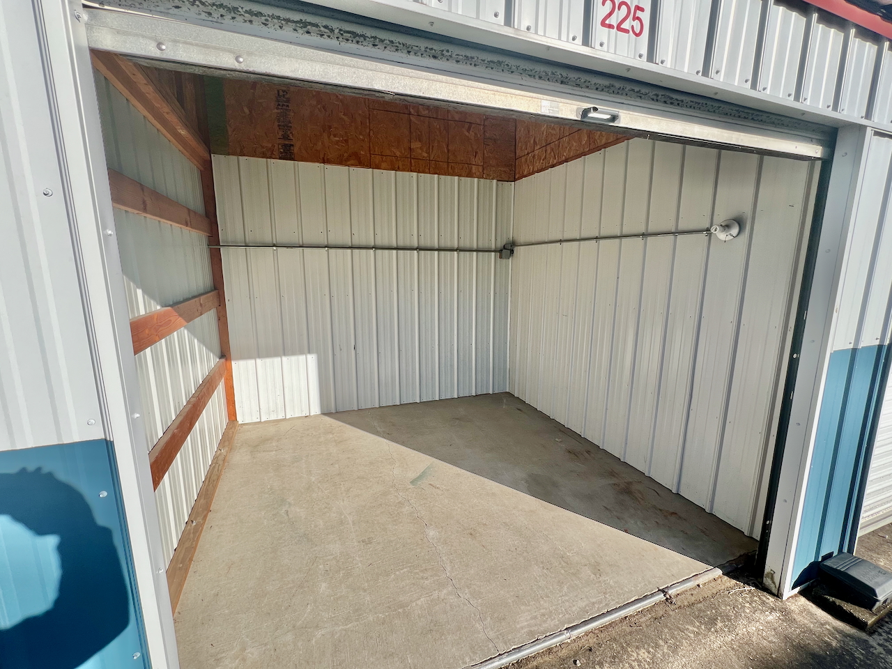 Ground floor storage with drive-up access at 2200 Oakwood Avenue facility