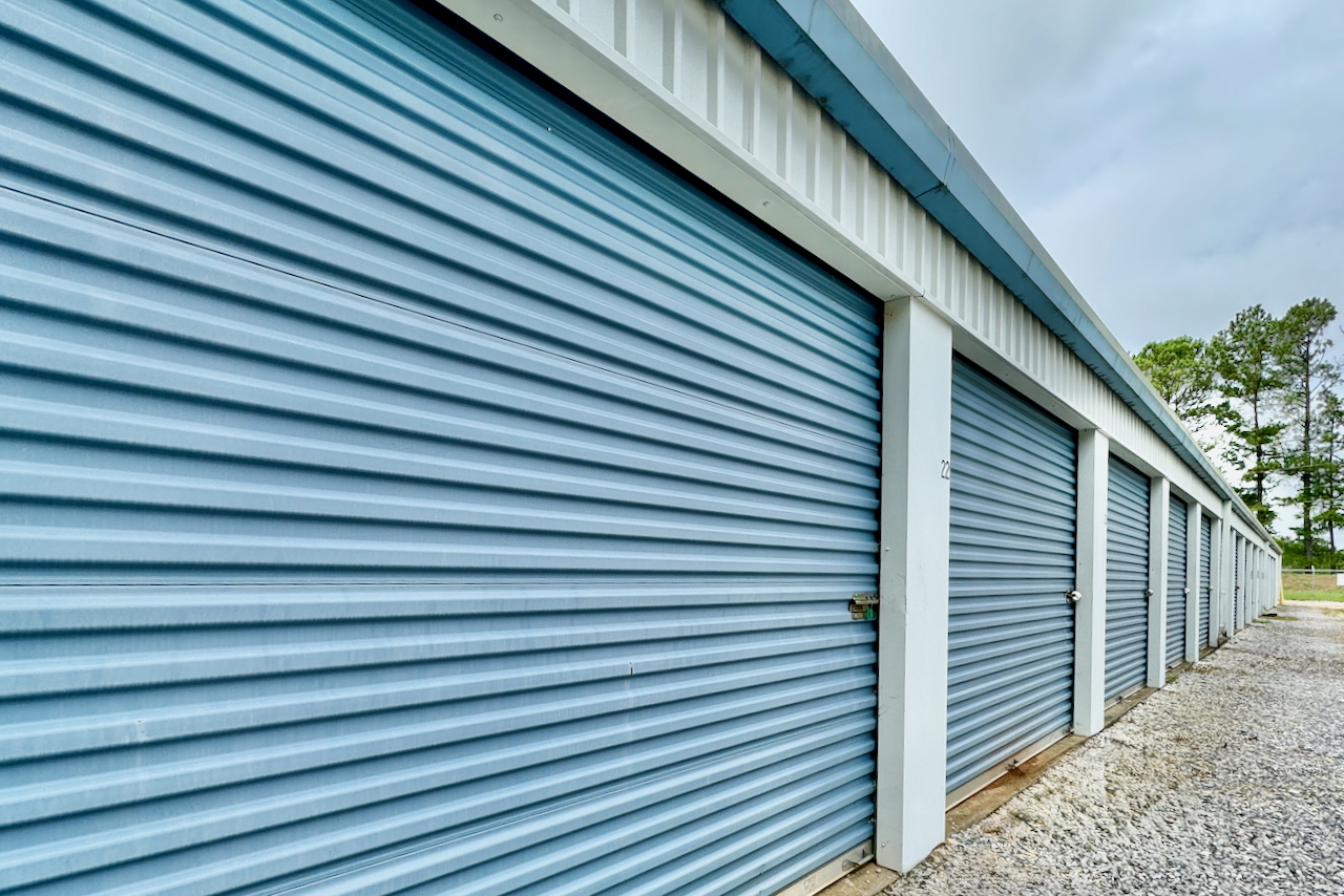 Drive-up storage unit at 38188 AL-25, Harpersville, AL with ground floor access