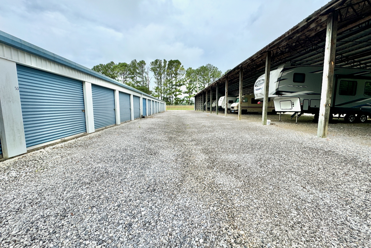Covered parking for RV at 38188 AL-25, Harpersville, AL with month-to-month leases