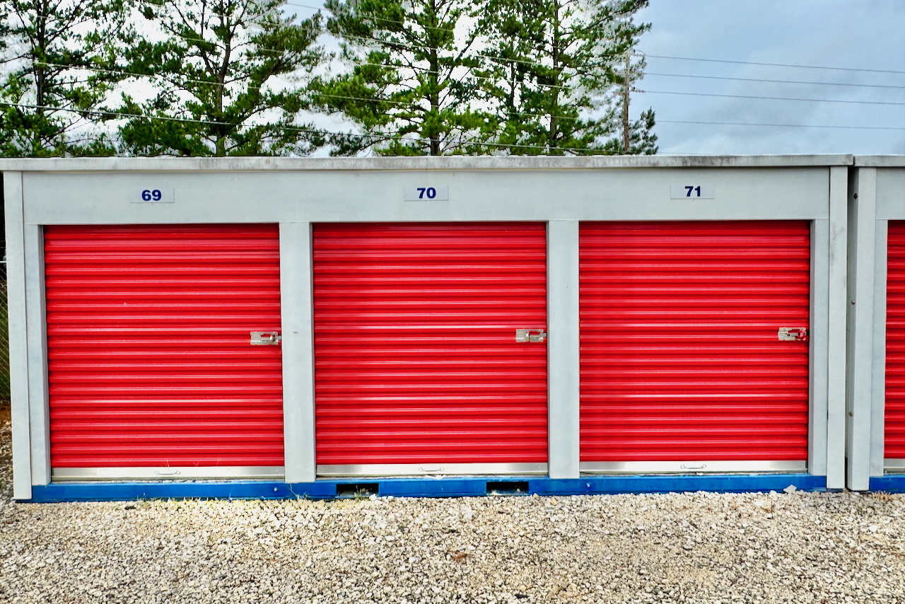 Drive-up storage at 38188 AL-25, Harpersville, Alabama with free lock