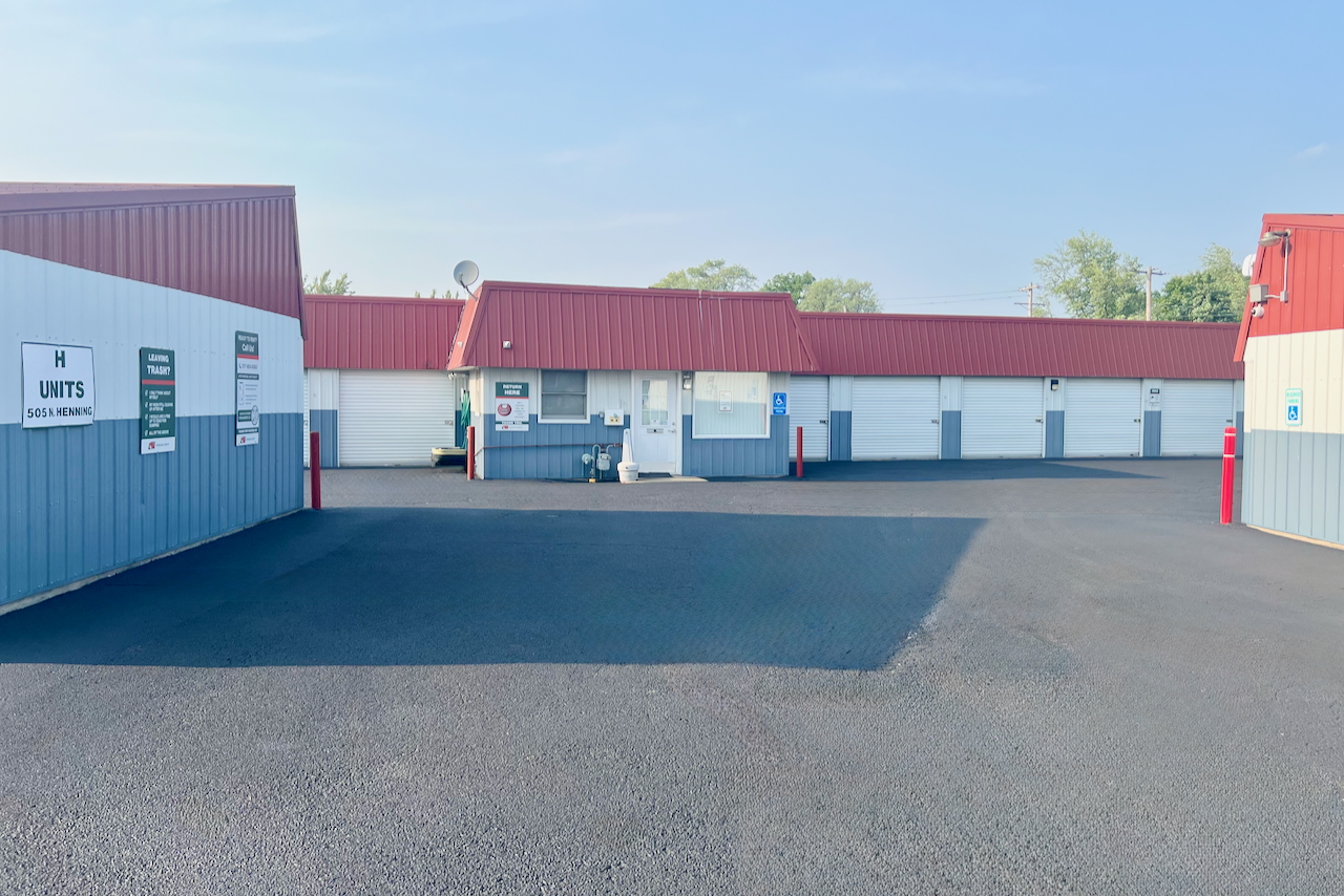 Wide aisles for easy loading into storage units