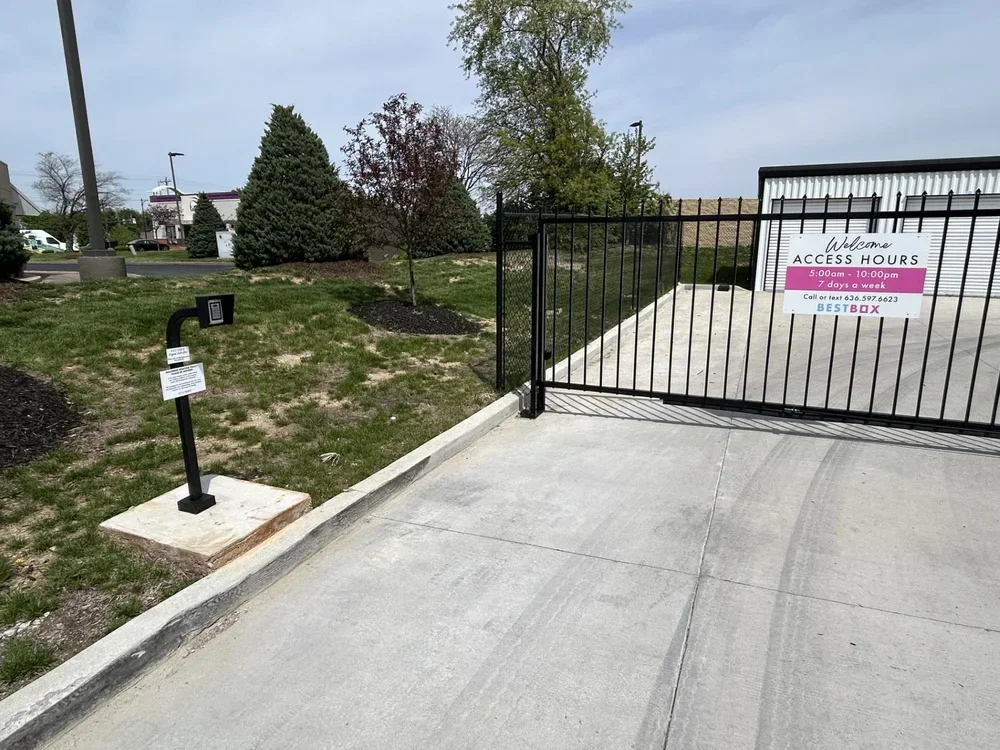 self storage gate