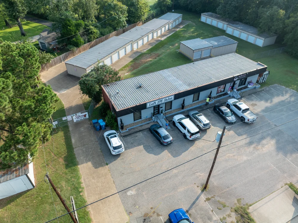storage units drive up