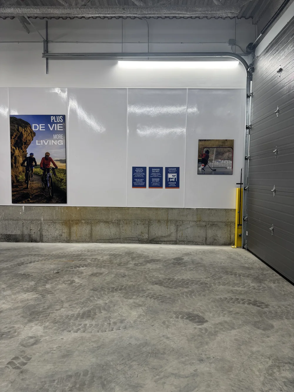 indoor unloading bay